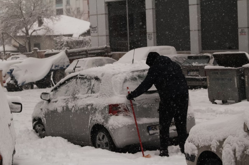 Лопаты для снега в машину – какие лучше?