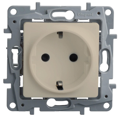 Розетка 2Р+E с заземлением слоновая кость Etika купить в отделе магазина Экономстрой