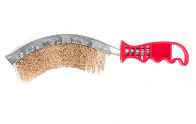 Щётка металлическая с изогнутой пластиковой ручкой, латунированная вогнутая тип С, MATRIIX 74839 купить в отделе магазина Экономстрой