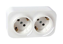 Розетка двойная 2х2К+З с заземлением без шторок белая QUTEO