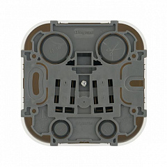 Розетка 2К+З с заземлением без шторок белая QUTEO