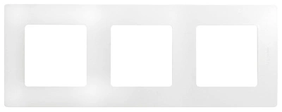 Рамка 3 поста белая Etika купить в отделе магазина Экономстрой