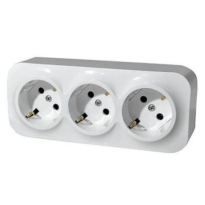 Розетка тройная 3х2К+З с заземлением со шторками белая QUTEO купить в отделе магазина Экономстрой