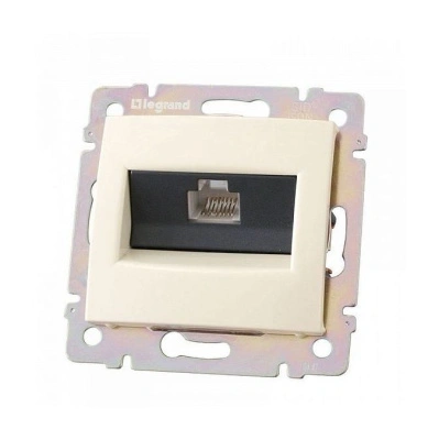 Розетка компьютерная RJ45 категория 5е UTP, слоновая кость VALENA (индивидуальная упаковка) (695624)
